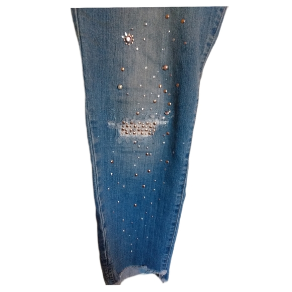 🔴 SALE Bandolino Distressed Crystal and Pearl Embellished Cropped Jeans - Picture 3 of 10